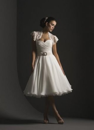 Distinctive Lace Wraps Strapless Sweetheart White Chiffon Knee Length Discount Wedding Dress