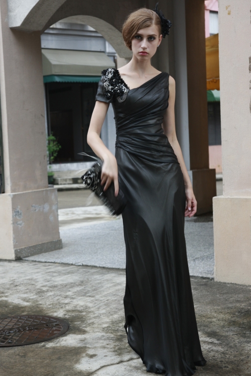 Black Fashion Cheap Elegant Beaded Appliques Floor length Pleated Satin Evening dress