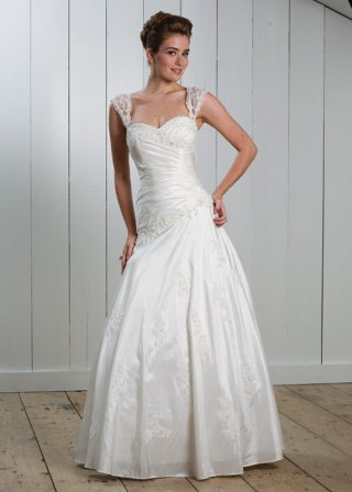 New Style Straps Sweetheart Lace Floor Length Droppde Pricess Wedding Dress