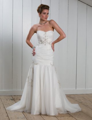 New Style Mermaid/ Trumpet Design Strapless Applique Court Train White Wedding Dress