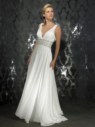 Deep V-Neck Straps Low Back Beads Working Cool Chapel Train Wedding Dress