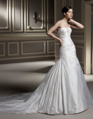 New Style Wrinkle Taffeta Strapless Court Train Sweetheart Mermaid Wedding Dress
