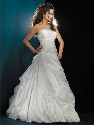 2012 A-line Strapless Pleated Satin Chapel Train Ball Gown Wedding Bridal Gown