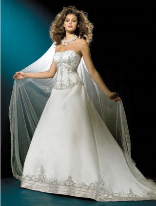 2012 Unique Design Strapless Embroidery Chapel Train Low Back A-line Wedding Bridal Gown