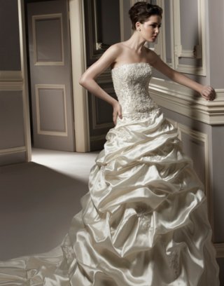 2012 Taffeta Strapless A-line Applique Designer Court Train Ball Gown Wedding Bridal Gown