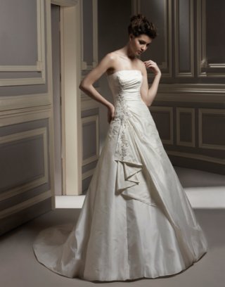 2012 Bargain Taffeta Strapless Embroidery Long Train A-line Wedding Bridal Gown
