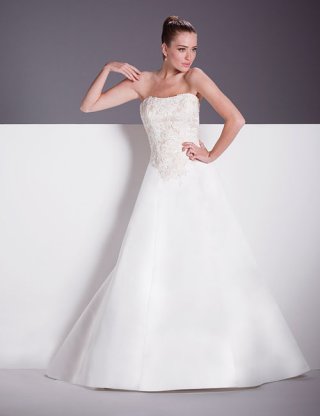 New Style A-line Flat Floor Length Embroider Princess Wedding Dress