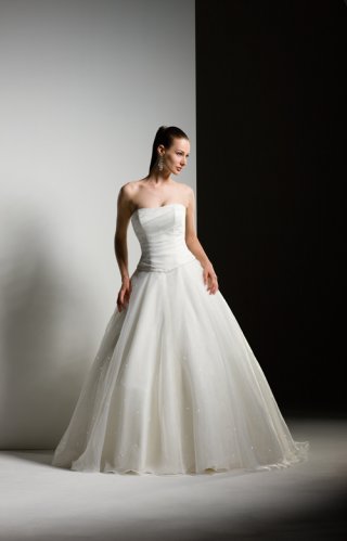New Style A-line Organza Simple Sweep Beautiful Princess Wedding Dress