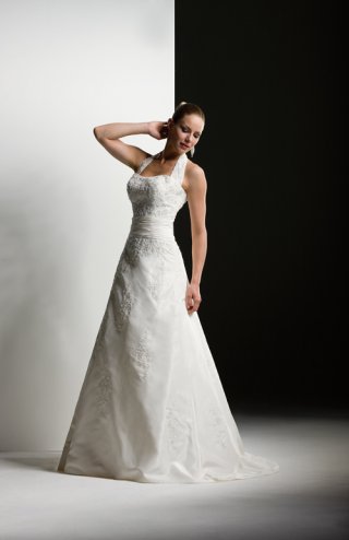 2012 Halter Design Empire Waist Embroidery Applique A-line Wedding Bridal Gown