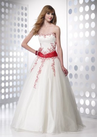 Ball Gown Sweetheart Appliques Pure White Elegant Prom Dress/ Evening Dress