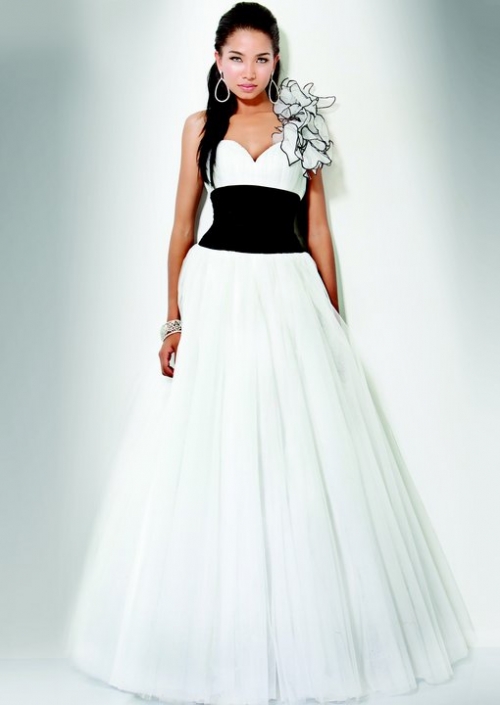 One Flower Shoulder Sweetheart Balck Waistband Attractive Ball Gown prom Dress