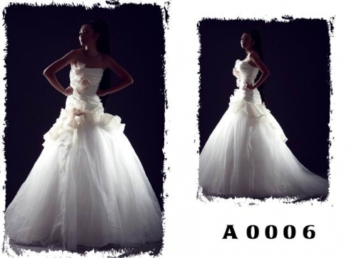 2012 Corset Puffy Designer Strapless Organza Modest Ball Gown Wedding Bridal Gown