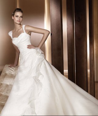 New Style A-line Straps Lace Elegant Princess Wedding Dress