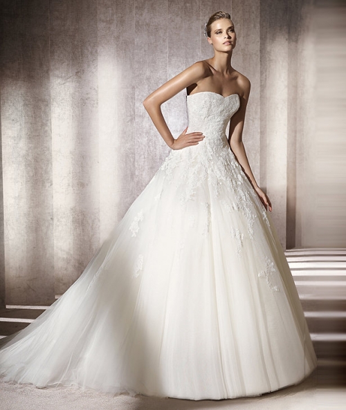 2012 Sweetheart Lace A-line Court Train Style Ball Gown Wedding Bridal Gown