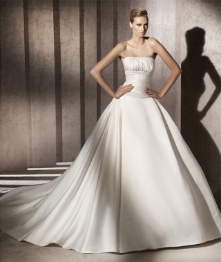 New Style A-line Flat Ruffles Empired Court Train Princess Wedding Dress