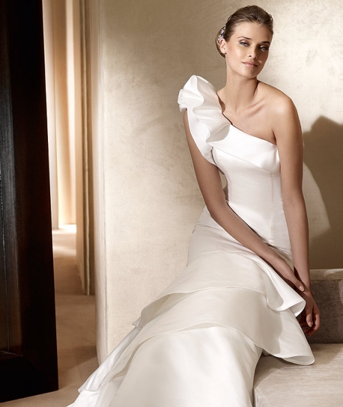 New Style White One Shoulder Layered Design Court Train Mermaid Wedding Dress