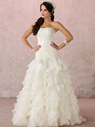 Princess unusual Embroider bodice and feature skirt design Hot Sale Wholesale White Strapless Organza bridal Wedding Dress