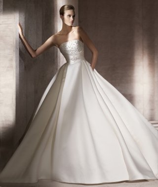 2012 A-line Strapless Satin Court Train Embroidery with Beadings Ball Gown Wedding Bridal Gown