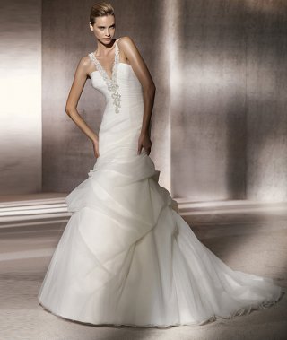 New Style Beautiful Applique Straps V-neck Design Sweep/ Brush length Mermaid Wedding Dress