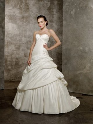 2012 Wholesale Cream sweetheart Satin Sweep Length Wedding Dress