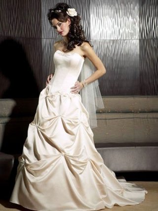 2012 Wholesale Cream Strapless pleated satin Wedding Dress