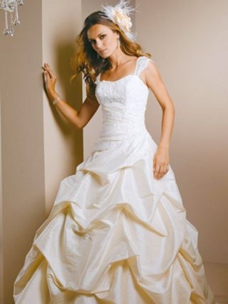 2012 Cheap Wholesale New Design white wide straps appliques bodice ball gown Wedding Dress