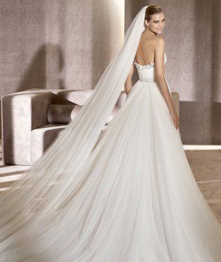 Long Mantilla Flat Beads Working Fresh Chapel Train Wedding Dress