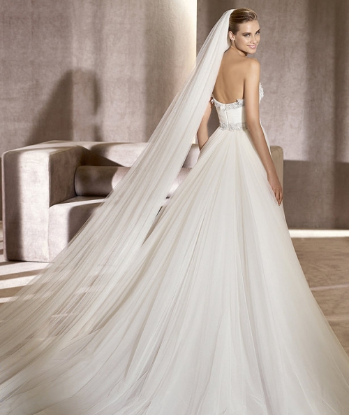 Long Mantilla Flat Beads Working Fresh Chapel Train Wedding Dress