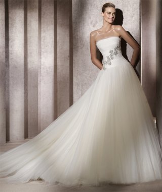 New Style A-line Flat Coourt Train Organza Beads Attractive Wedding Dress
