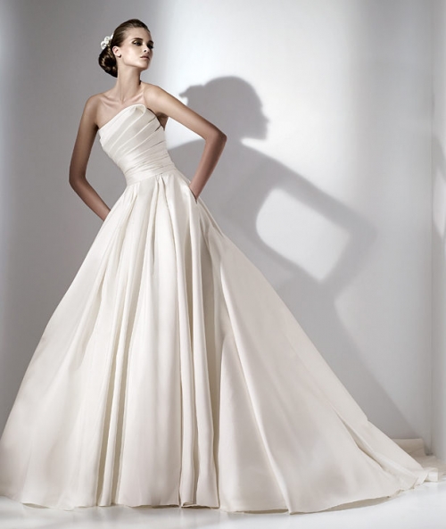 New Style A-line Flat Ruffles Sweep Princess Wedding Dress