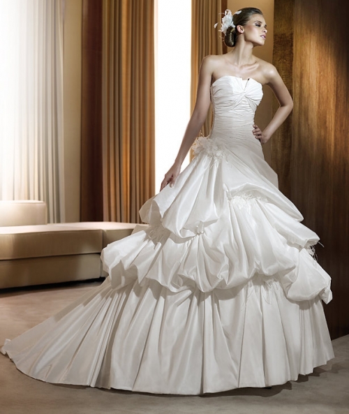 2012 Bodice Strapless Wrinkle Drape Style Taffeta Ball Gown Wedding Bridal Gown