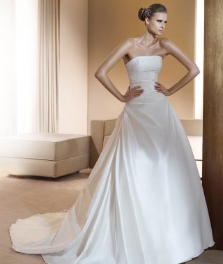 2012 Spring Style A-line Strapless Applique Court Train Wedding Bridal Gown