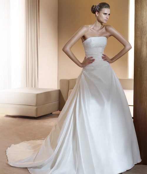 2012 Spring Style A-line Strapless Applique Court Train Wedding Bridal Gown