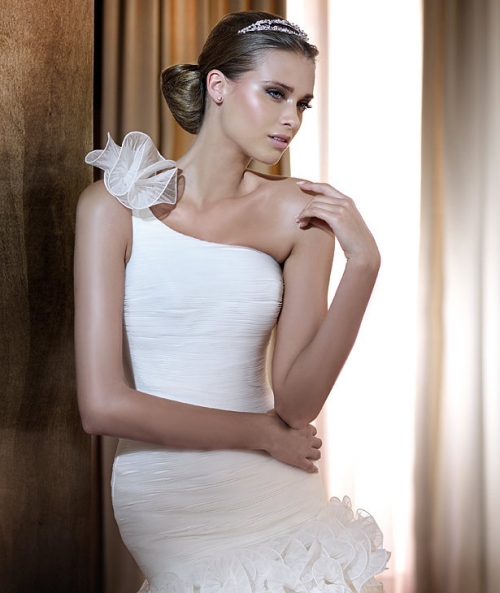 New Style One Shoulder Corset Style Volume Layered Organza Long Train Mermaid Wedding Dress