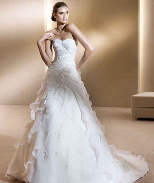 2012 Sweetheart Layered Organza Charming Applique Court Train A-line Wedding Bridal Gown 2012 Sweetheart Layered Organza Charming Applique Court Train A-line Wedding Bridal Gown