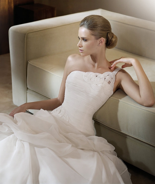 2012 Modern One Shoulder A-line Princess Organza/ Tulle Ball Gown Wedding Bridal Gown