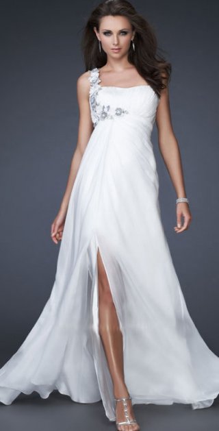 Scalloped-Edge Neckline With Appliqued Strap With A Furcation Sweep Train Pleated Elegant Evening Dress