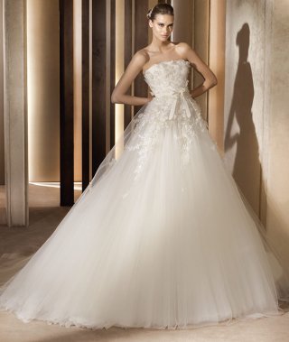 New Style A-line Flat Small Flowers Organza Sweep Wedding Dress