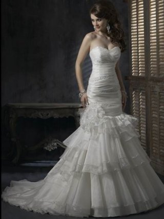 Attractive Sweetheart Multi-layers organza Mermaid Wedding Gown