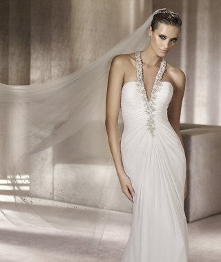 2012 Halter V-neck Strap with Applique Ruffled Long Style Beach Wedding Dress