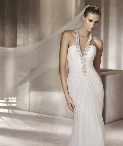 2012 Halter V-neck Strap with Applique Ruffled Long Style Beach Wedding Dress