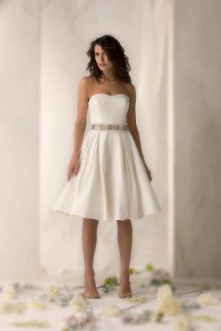 Short A_line simple Strapless Knee Length Discount Wedding Dress