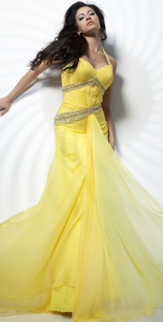 Light Yellow Mermaid / Trumpet Evening Dress With A Ruched Sweetheart Neckline