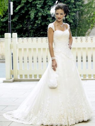 2012 popular Off The Shoulder Lace Embroider chapel train Cheap Wedding Dress