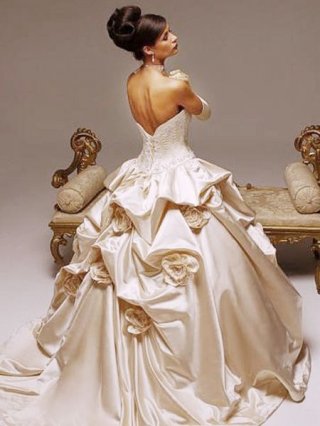 2012 Ball gown Flower decoration in Back Sweetheart beading applique bodice and ruched organza Cheap Wedding Dress