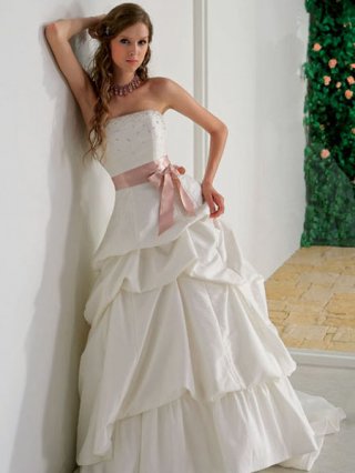 2012 dazzling Princess ruffled taffeta Pink Sash in Waist and beaded bust Hot Sale In Spring Cheap Wedding Dress