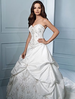 A line Sweetheart Strapless GownSemi-Cathedral Wedding Dress (yz0311)