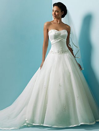 A line Strapless Chapel Train Wedding Dress (yz0412)
