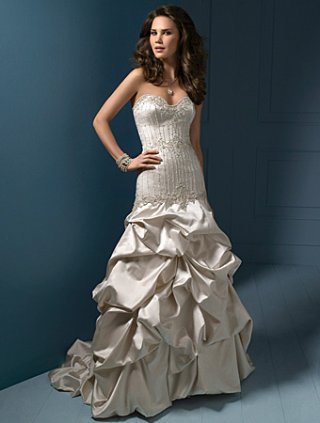 A line Sweetheart Strapless GownSemi-Cathedral Wedding Dress (yz0399)