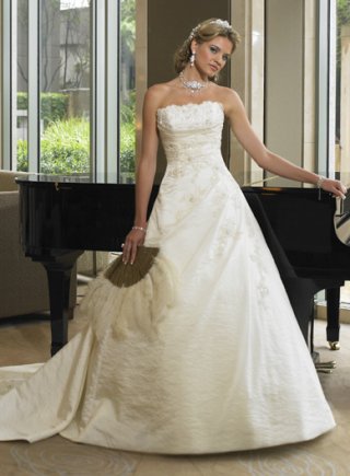 A-line Strapless Chapel Train Satin Wedding Dresses (yz0500) A-line Strapless Chapel Train Satin Wedding Dresses (yz0500)